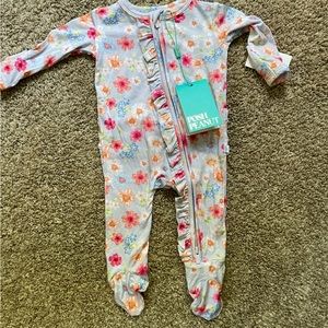 NWT Posh Peanut Sleeper NB